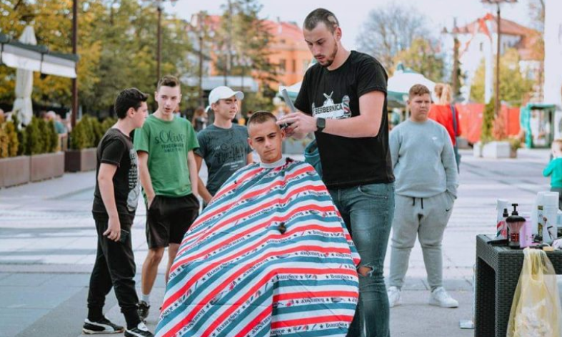 Popularni brčanski frizer poručio mladima: Učite zanate, kancelarije su pune
